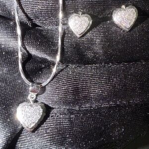 Heart pendant set with chain in sterling silver